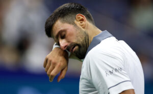 dzhokovich-frazoj-chuvstvoval-sebja-uzhasno-ocenil-vylet-na-starte-us-open-029e993.jpg