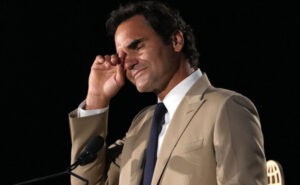 rodzher-federer-ne-sderzhal-slez-na-ceremonii-vkljuchenija-v-zal-slavy-47808b4.jpg