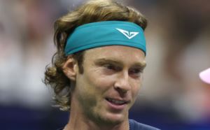sopernik-rubleva-snjalsja-s-us-open-f85fd7d.png